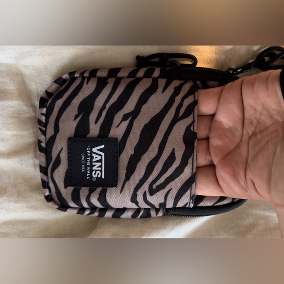 Mew Vans Women’s Crossbag/ Zibra print - Picture 3 of 10